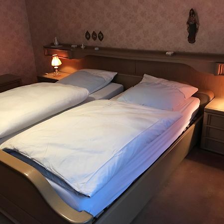 Gemuetliches Gaestehaus! Waldkraiburg Buitenkant foto